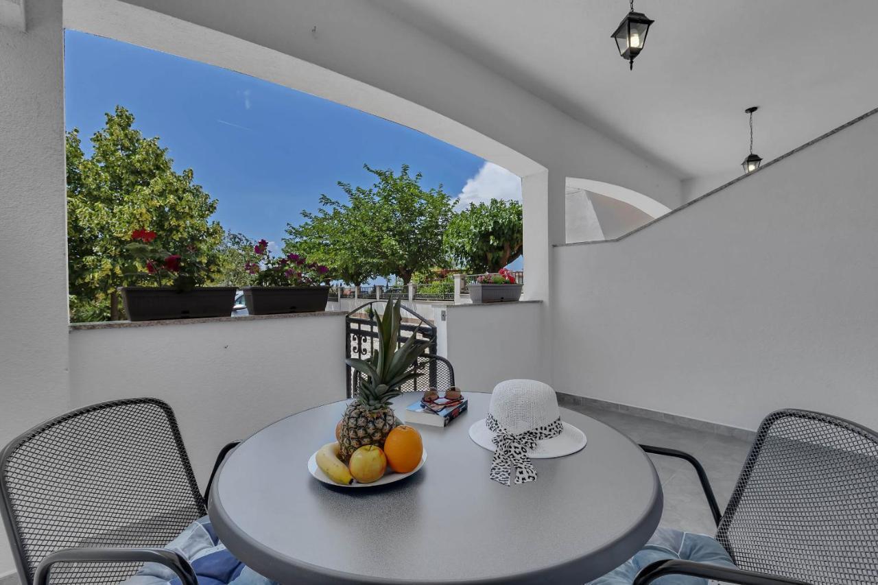 Apartment Sea Breeze